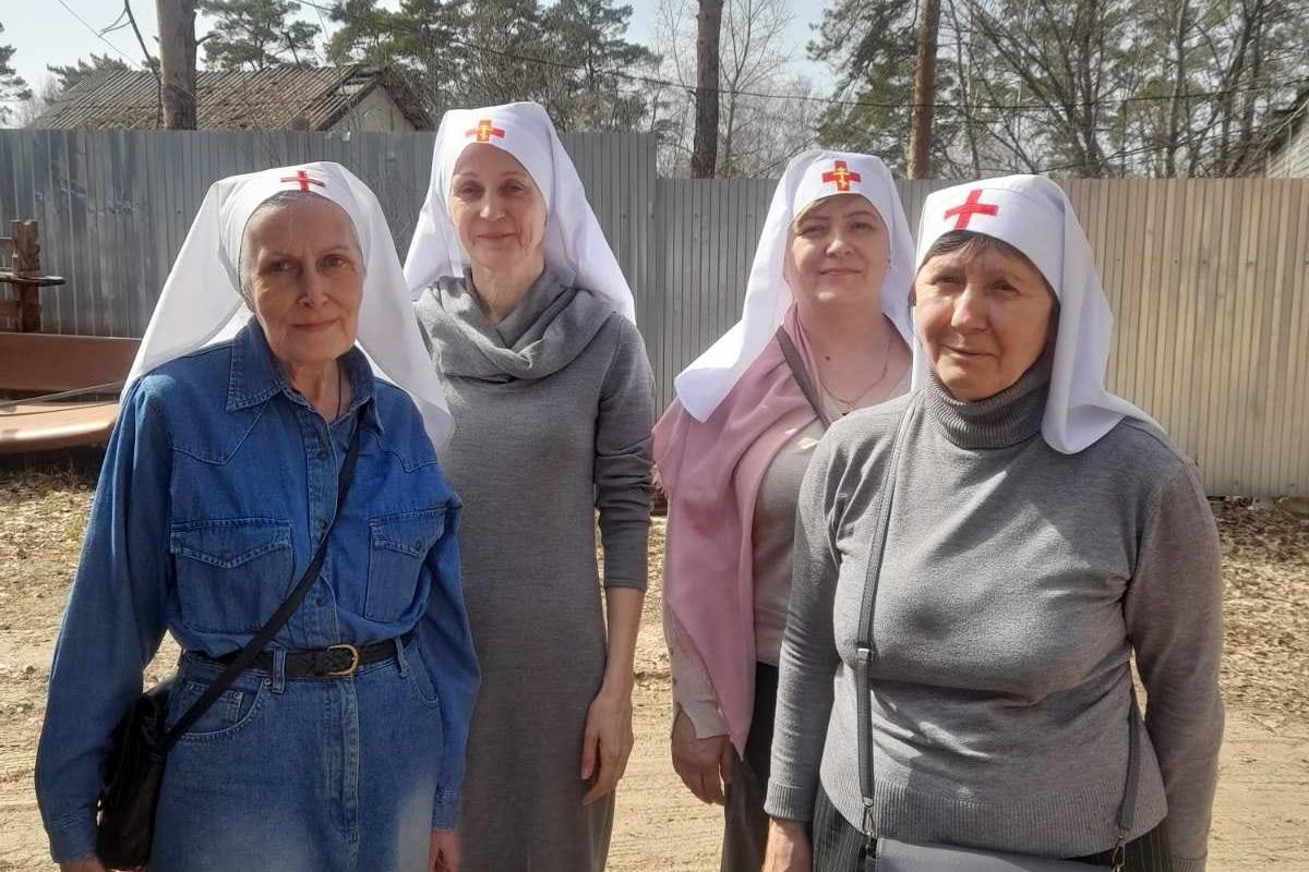 Сёстры милосердия нескольких курганских храмов ежедневно дежурят в ПВР лагеря Островского