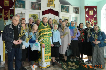 Паломники из Кургана встретили Вербное воскресенье в белозерском храме