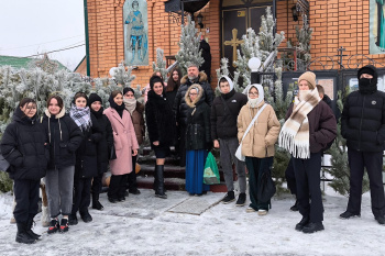 В Кургане студенты побывала в Пантелеимоновском храме