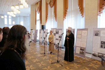 Митрополит Даниил открыл в Кургане выставку, посвященную святому Патриарху Тихону
