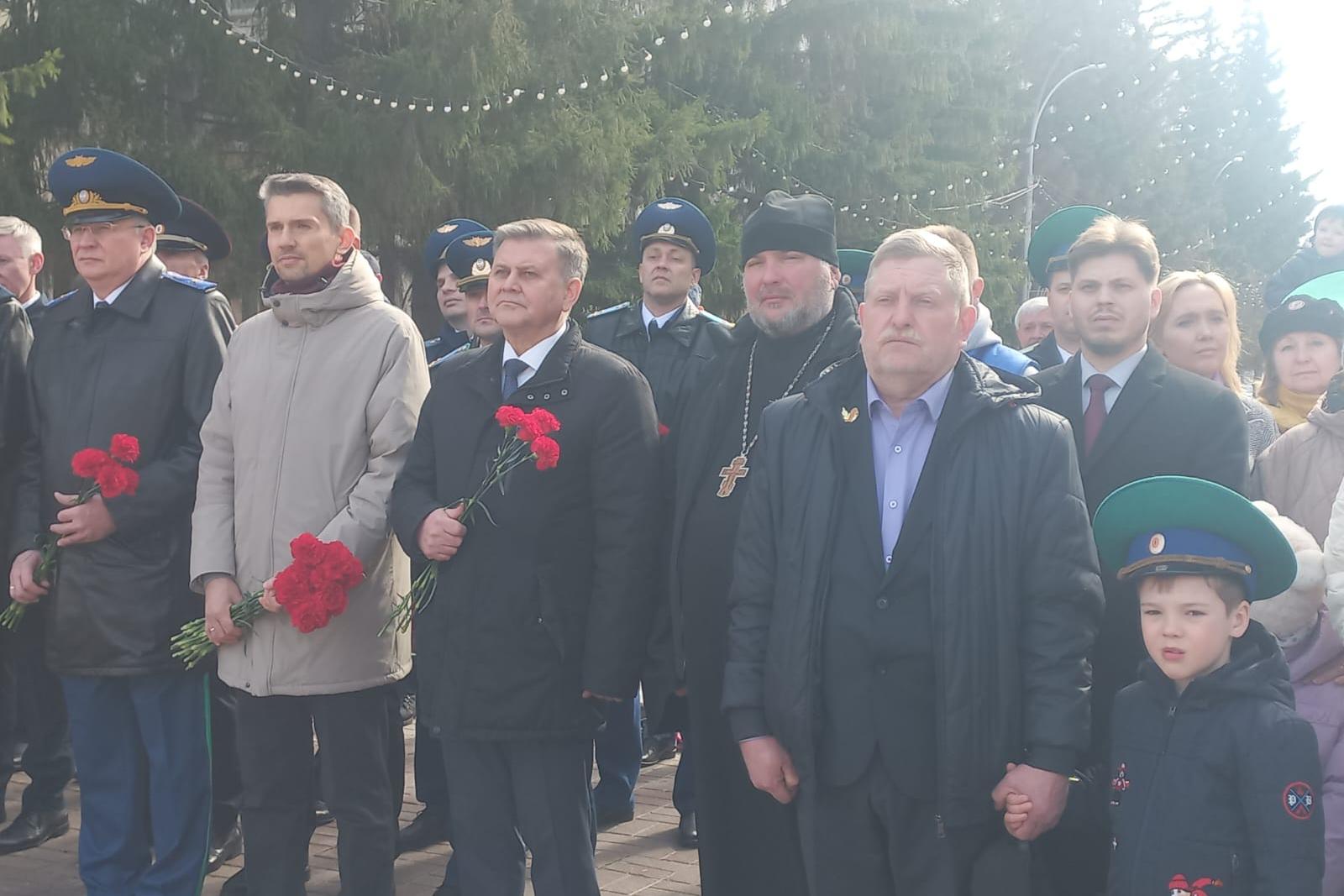 В Кургане священники участвовали в митинге в честь прибытия «Эстафеты Победы»