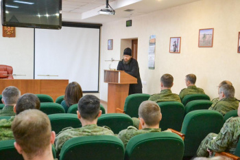 В Кургане настоятель храма провёл лекцию для пограничников