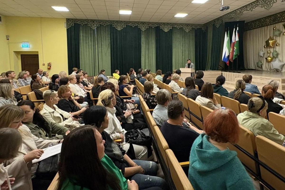 Родители старшеклассников курганской школы узнали о проекте «Стратег»