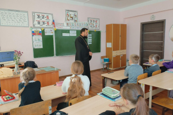В Лебяжье священник провел беседу с 4-классниками