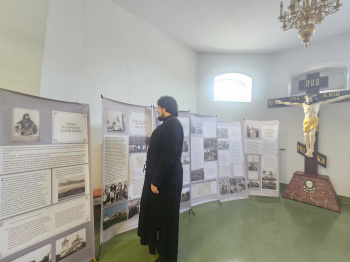 В Частоозерском храме открылась выставка, посвящённая святителю Тихону, Патриарху Московскому