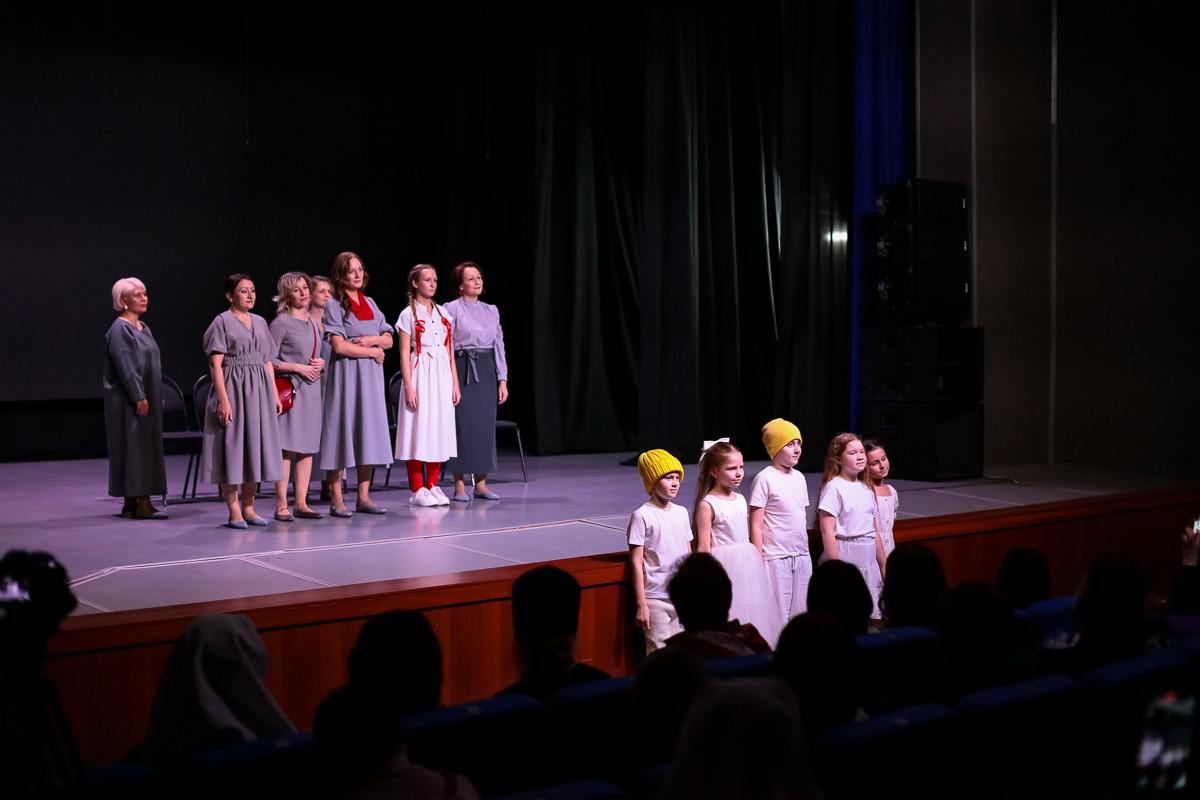 «Если ребёнок ещё не родился, это не значит, что его нет»: В Кургане состоялась премьера спектакля «40 минут»