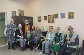 Клирики Сергиевского храма побывали в лесниковском доме-интернате