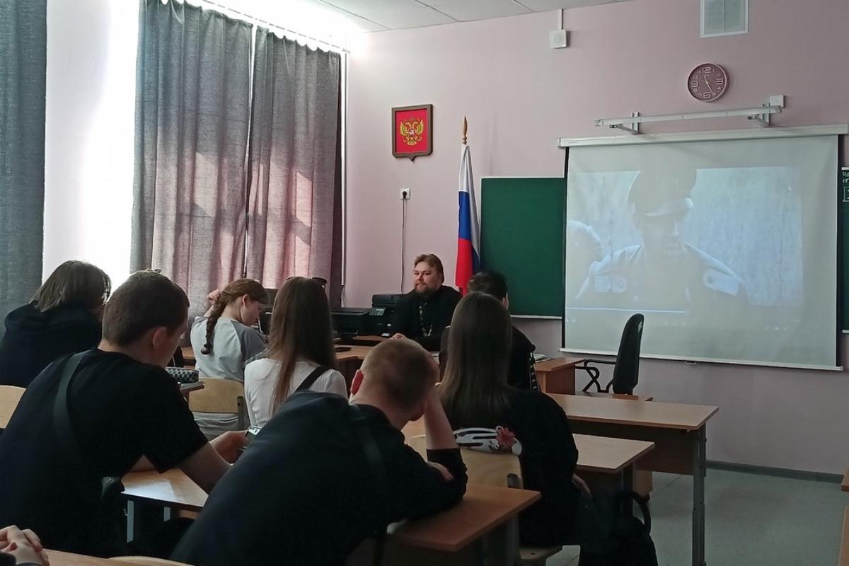 Урок нравственности о Великой Отечественной войне провёл священник в курганском ЦО