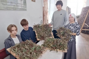 Ученики Курганской школы №9 в очередной раз приняли участие в создании маскировочных сетей