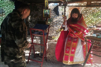 Курганский священник продолжает выполнять пастырские обязанности в зоне СВО