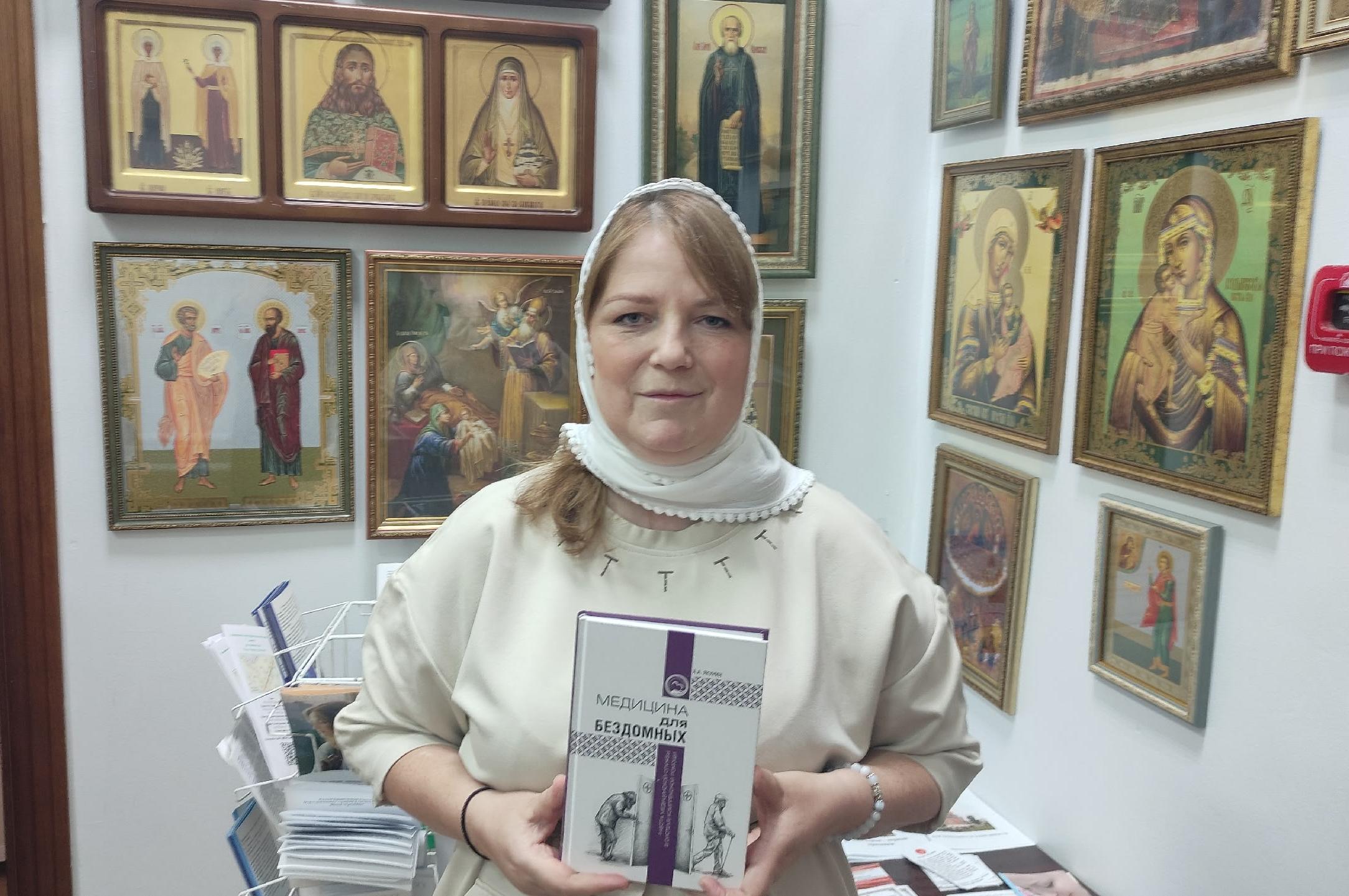 Курганская сестра милосердия получила диплом и подарок за участие во флешмобе #ДеньБездомного