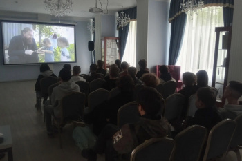 Студенты Курганского промтехникума посмотрели фильм о священнической династии Балиных
