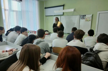 Священник из Старого Просвета рассказал сельским школьникам о прошедших январских праздниках