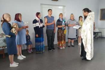 В храме села Шмаково Таинство Крещения приняли семь человек