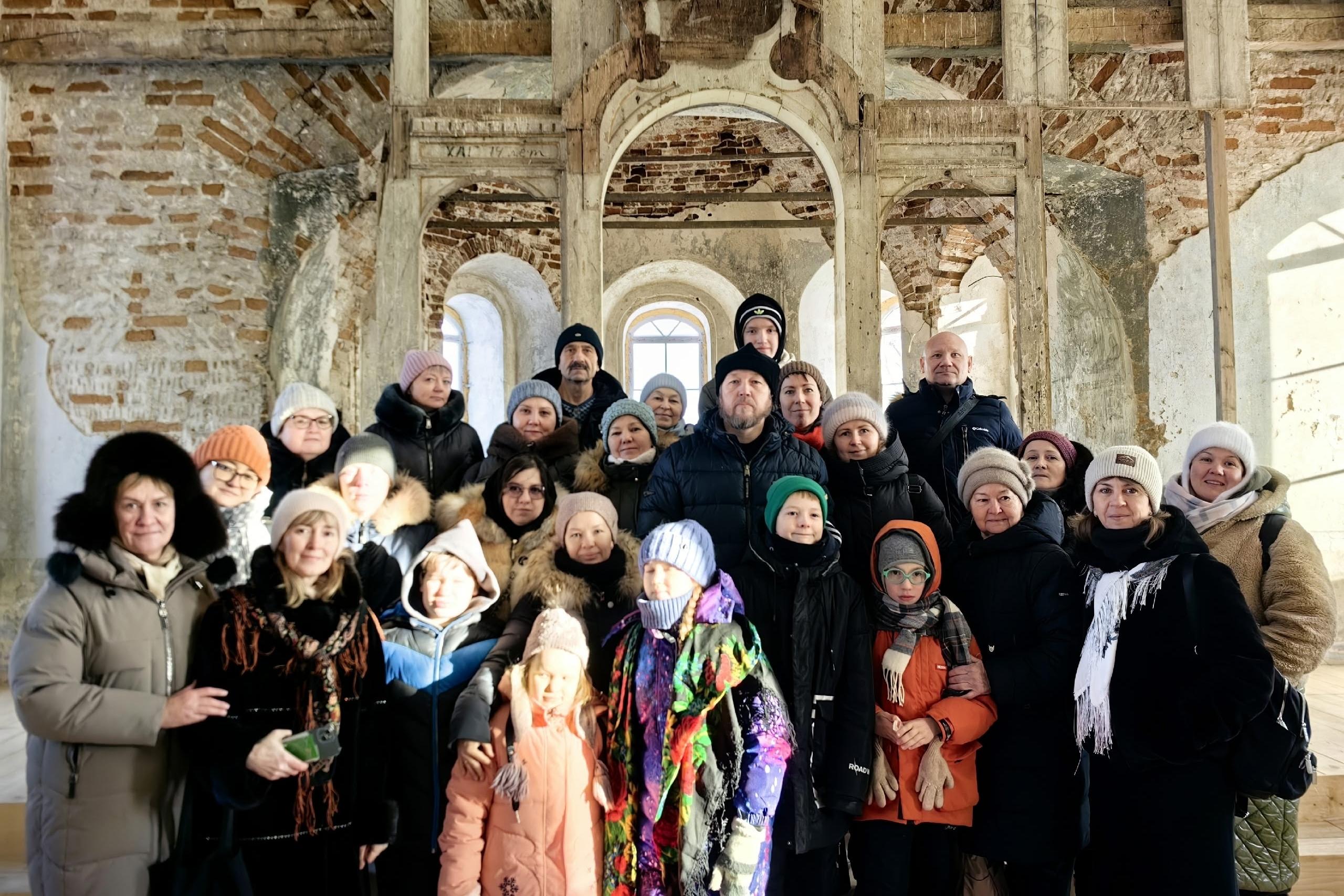 В Зауралье воспитанники школы «Благовест» побывали в старинном храме