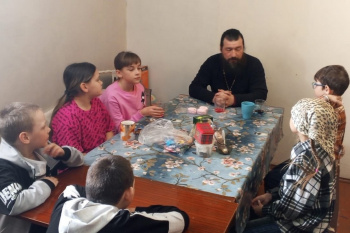 В Половинном священник встретился с членами объединения «Свеча Православия»