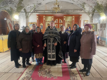 В Зауралье сельский храм посетили представители соцобслуживания