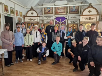 Менщиковские школьники посетили храм Матроны Московской в селе Садовое