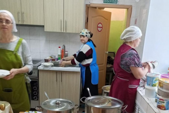 На курганском приходе продолжает действовать социальная столовая «Покров»