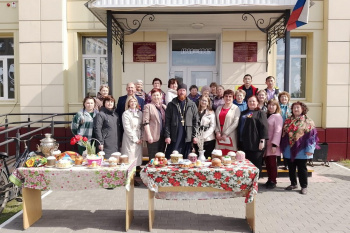 Настоятель храма в селе Глядянское принял участие народном пасхальном празднике