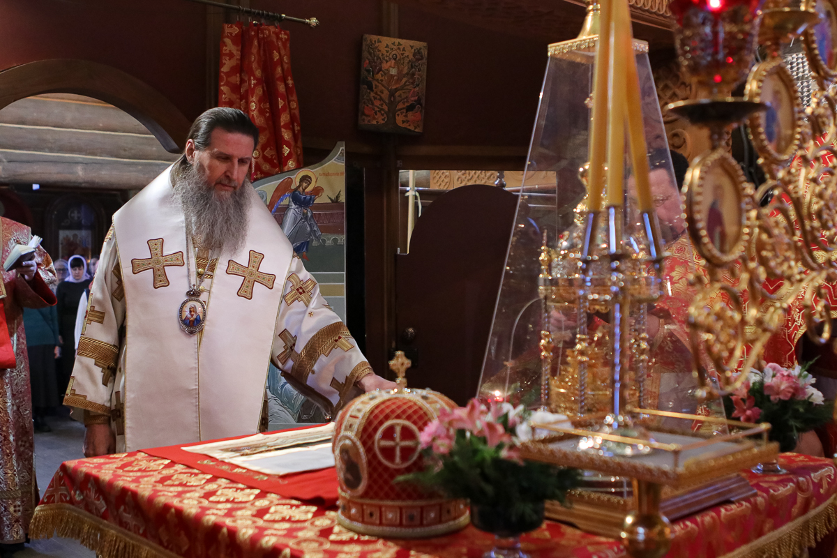 Митрополит Даниил совершил Литургию в храме святого Серафима Саровского