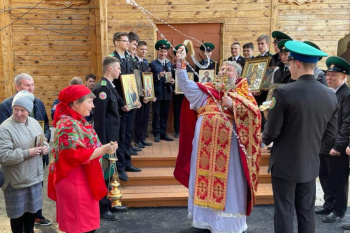 В гарнизонном храме Георгия Победоносца прошел пасхальный молебен памяти русских воинов