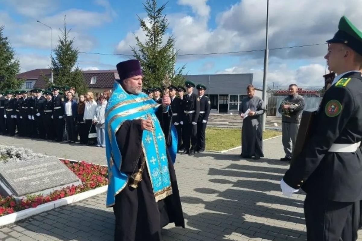 В День знаний курганские кадеты посетили гарнизонный храм