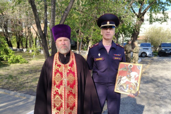 В Кургане священник вместе с росгвардейцами совершил молебен о здравии и спасении нашего воинства