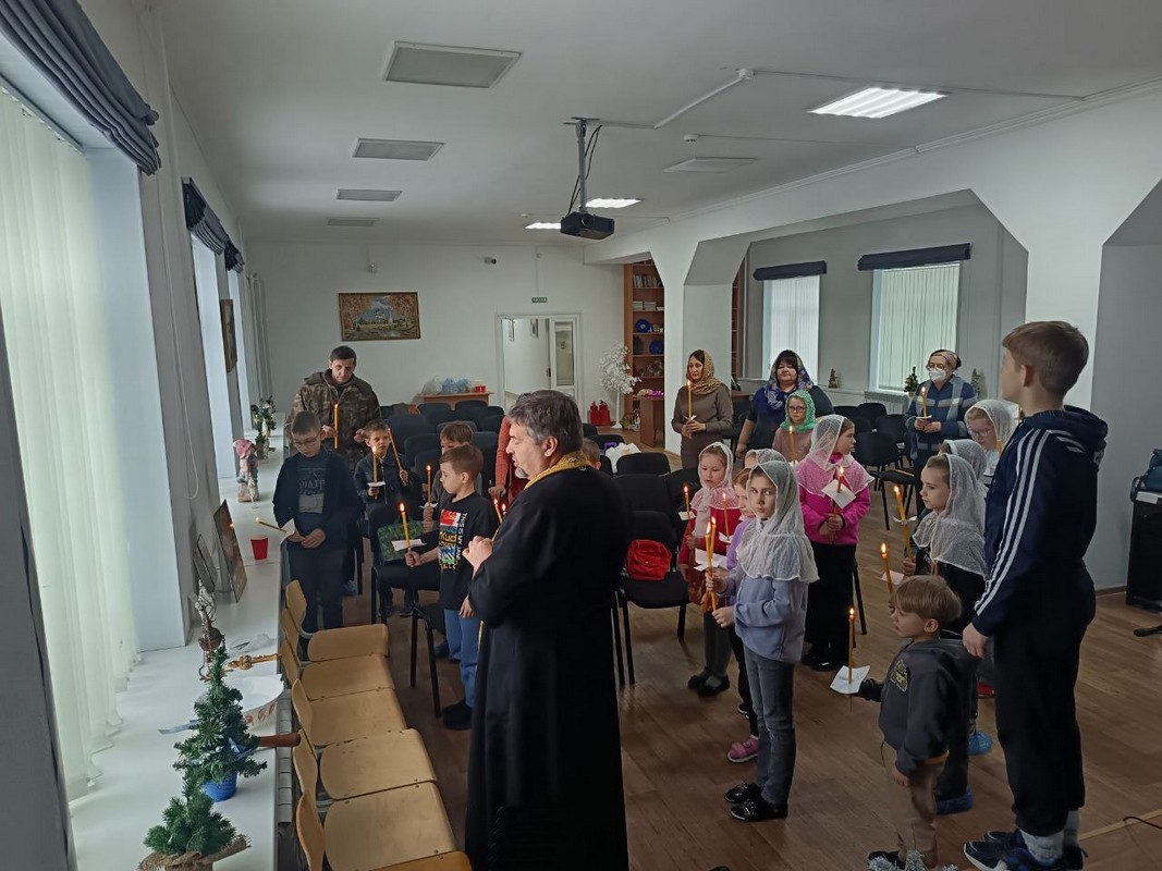 В Кургане воспитанники воскресной школы участвовали в благодарственном молебне