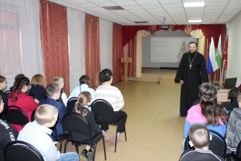 В Лебяжье священник рассказал школьникам о традиционных православных праздниках