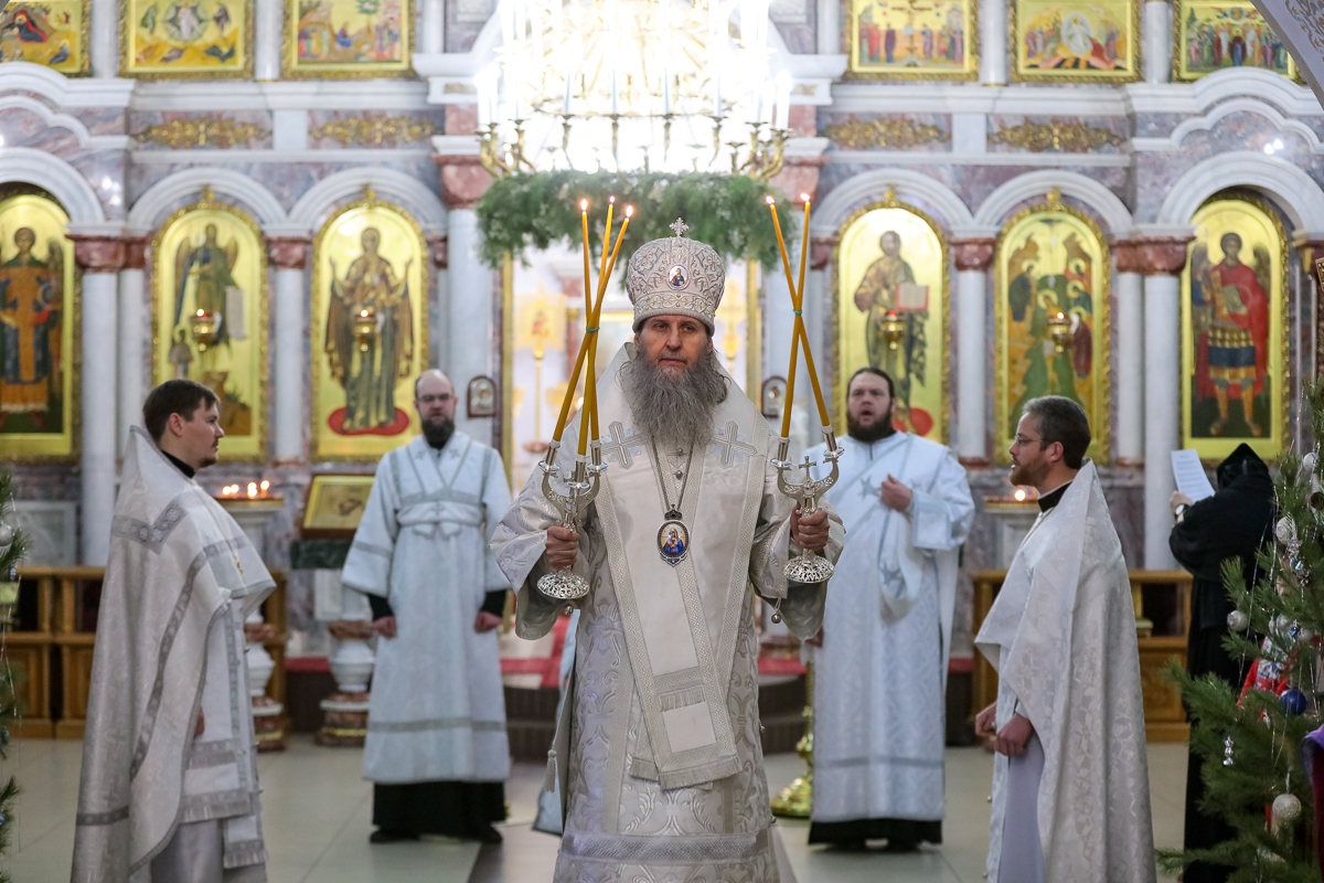 Митрополит Даниил совершил Литургию в Богоявленском соборе города Кургана