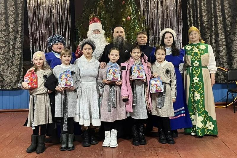 Наместник Чимеевского монастыря поздравил детей с Рождеством