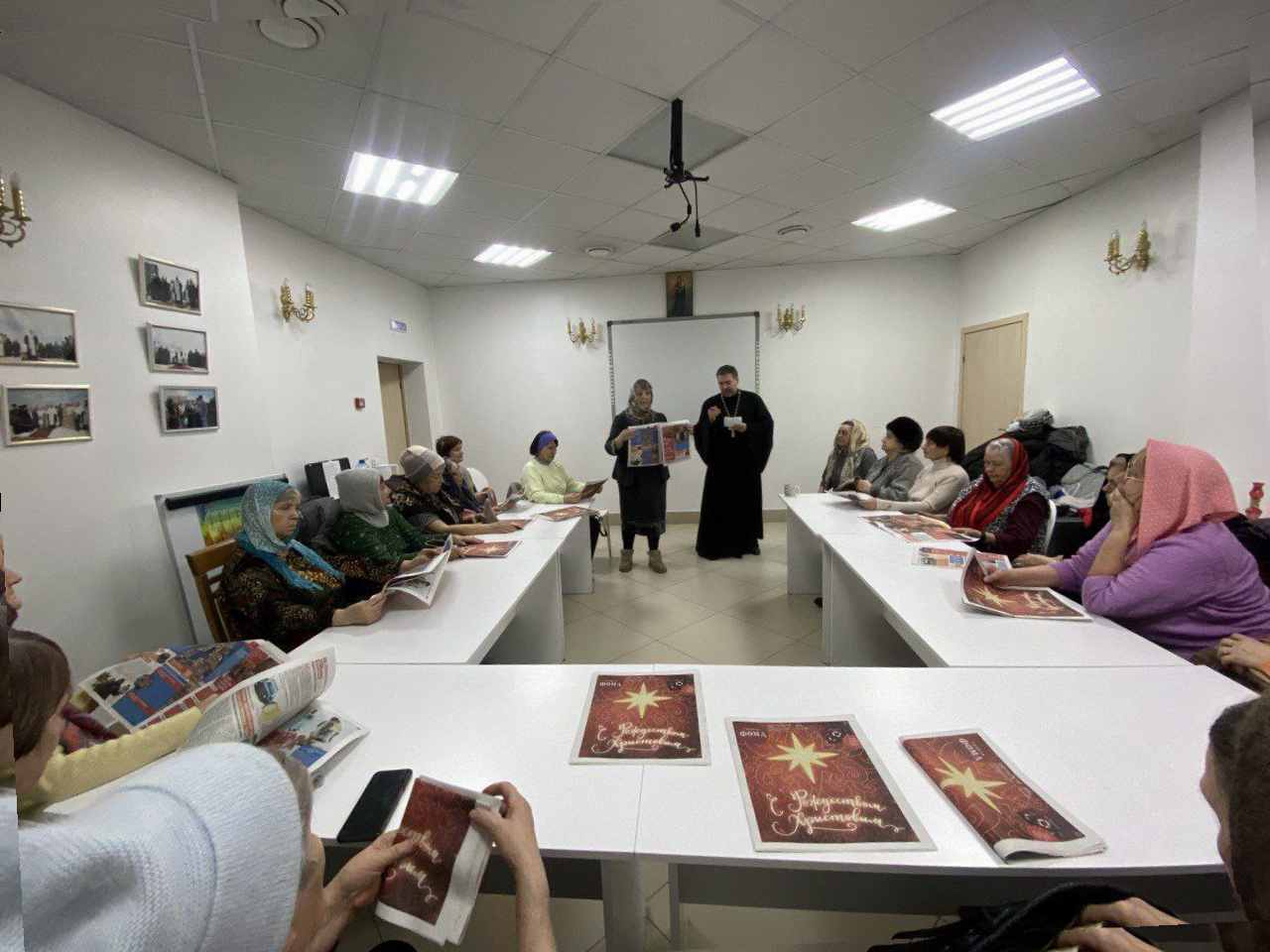 В Троицком соборе Кургана пенсионерам рассказали о Николае Чудотворце и Рождестве Христовом