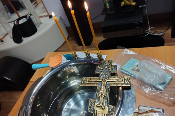 В Кургане священник и сестра милосердия посетили наркологический диспансер