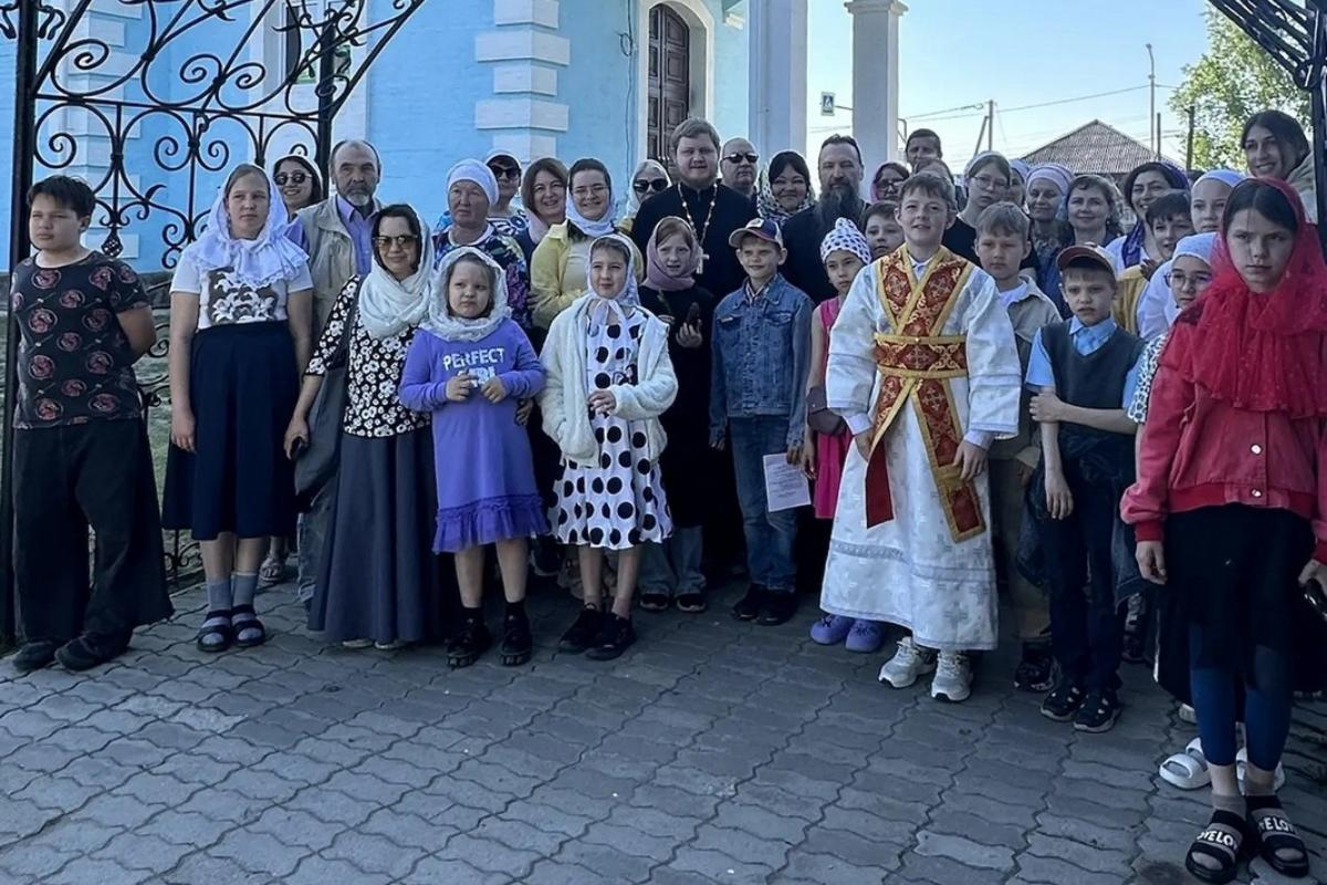 Воспитанники курганской Епархиальной воскресной школы побывали в зауральских монастырях