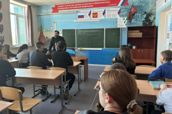 Священник из Макушино провёл урок нравственности в местной школе