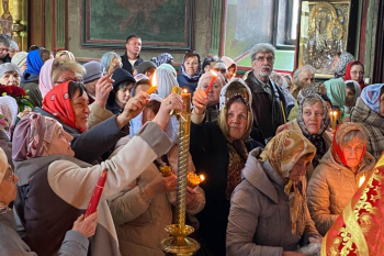 В главном соборе Кургана началась раздача благодатного огня