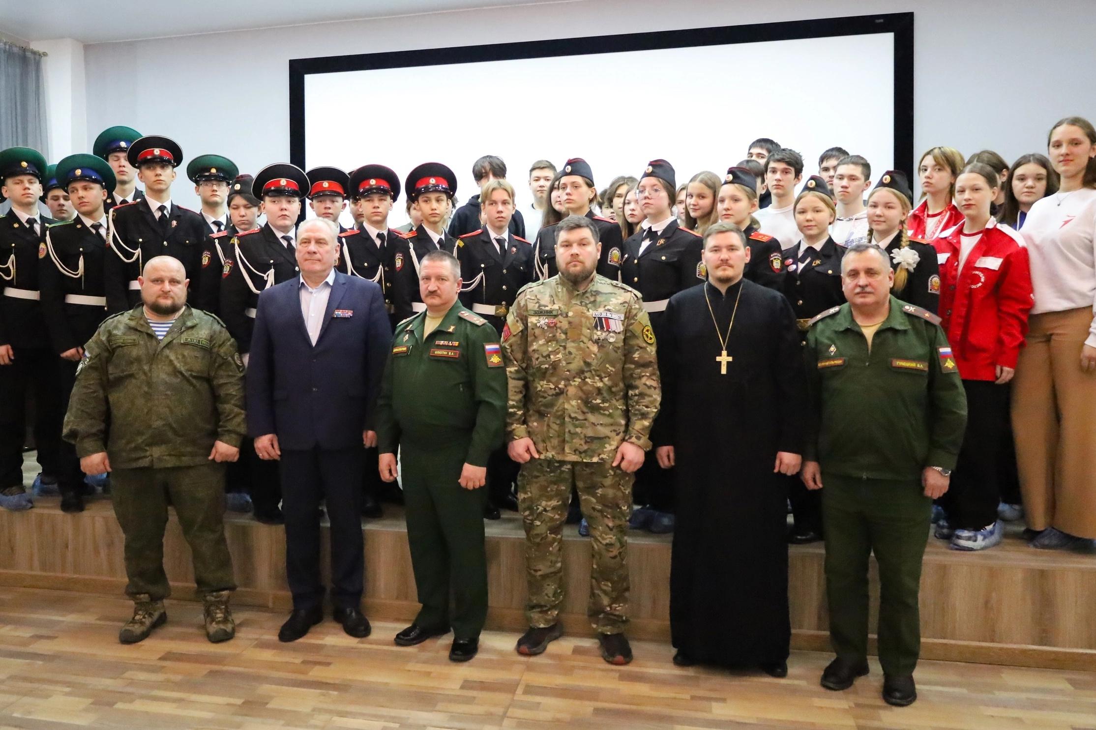 В Кургане священник принял участие в патриотическом «Диалоге с героями»