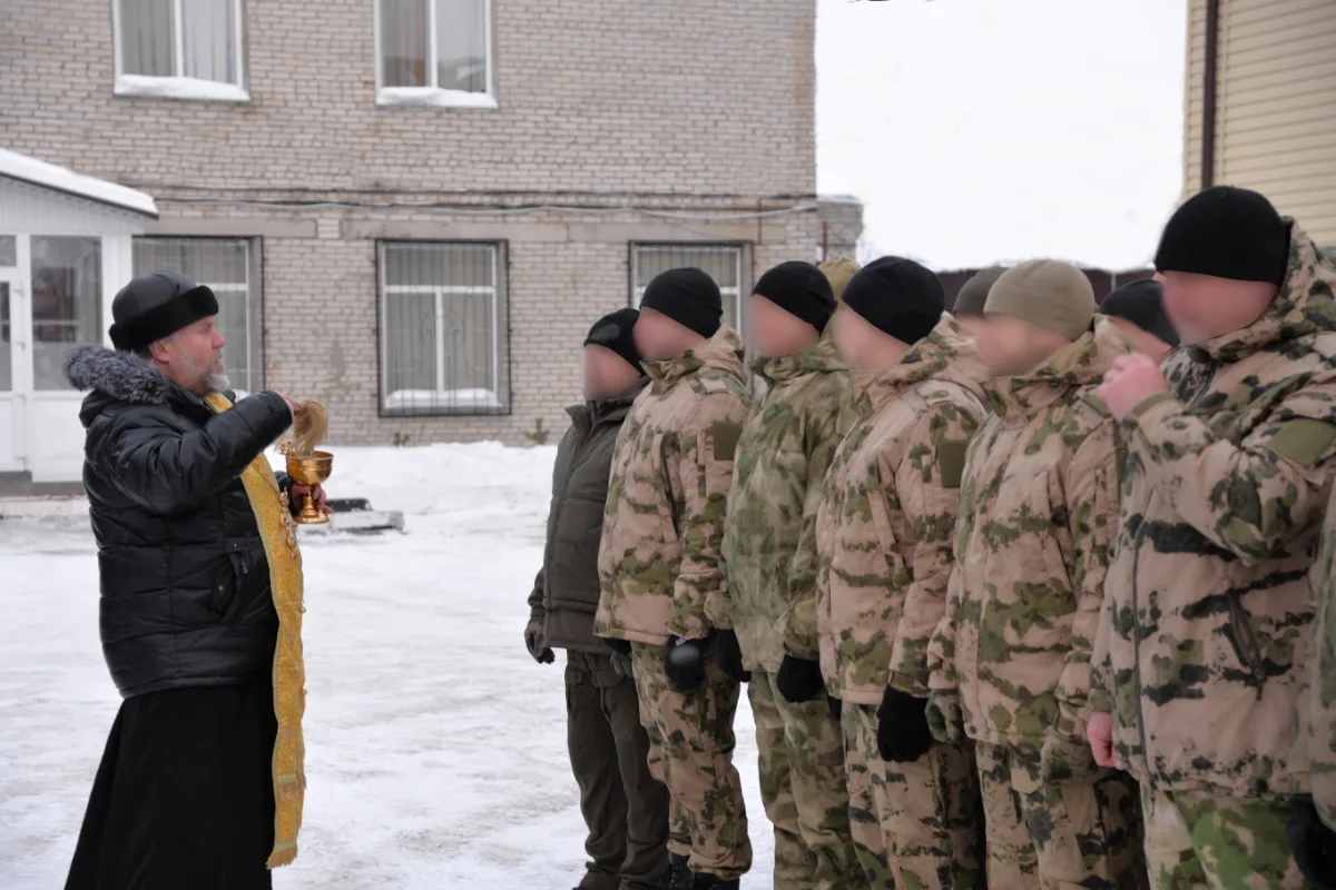 Курганский священник совершил молебен для росгвардейцев