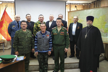 Курганский священник выступил в областном военкомате