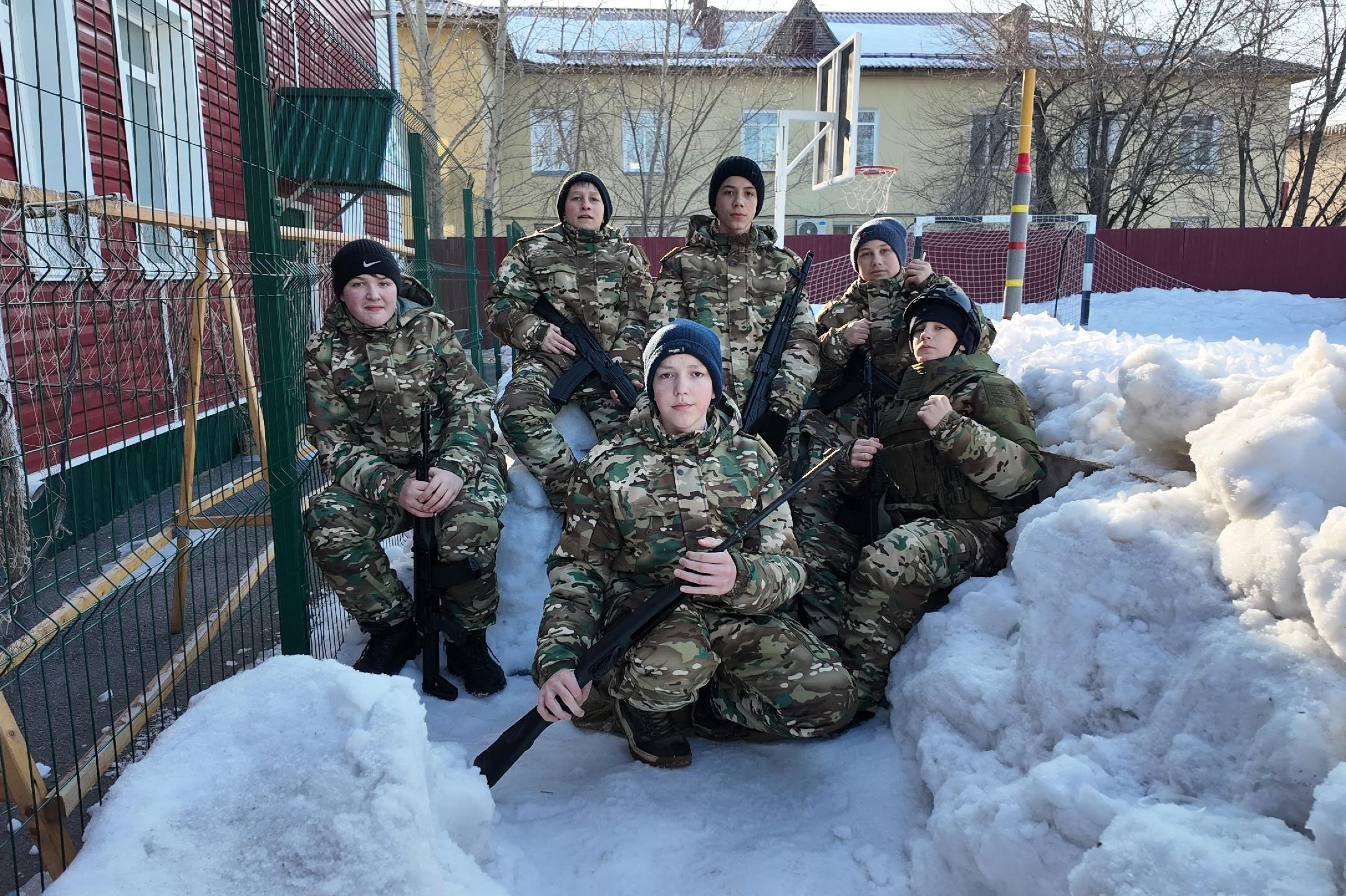 Юнармейцы курганской православной гимназии испытали себя в военной подготовке
