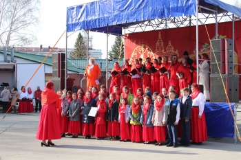 В Кургане возле кафедрального собора  состоялся  пасхальный концерт