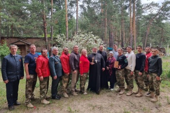 Курганские священники приветствовали  участников юнармейского патриотического автомарша