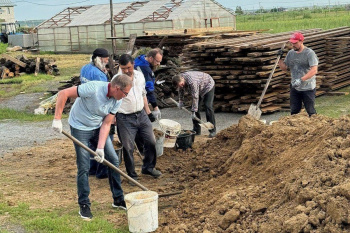 Прихожане зауральских храмов помогают Свято-Духовскому приходу в Смолино