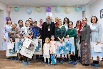 В Кургане воспитанники  воскресной школы при Александро-Невском соборе  подготовили концерт к  Дню матери