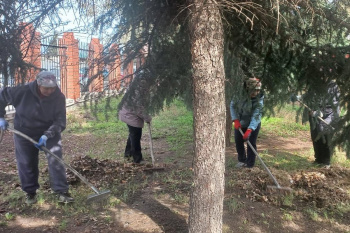 Прихожане Введенского храма привели в порядок прихрамовую территорию