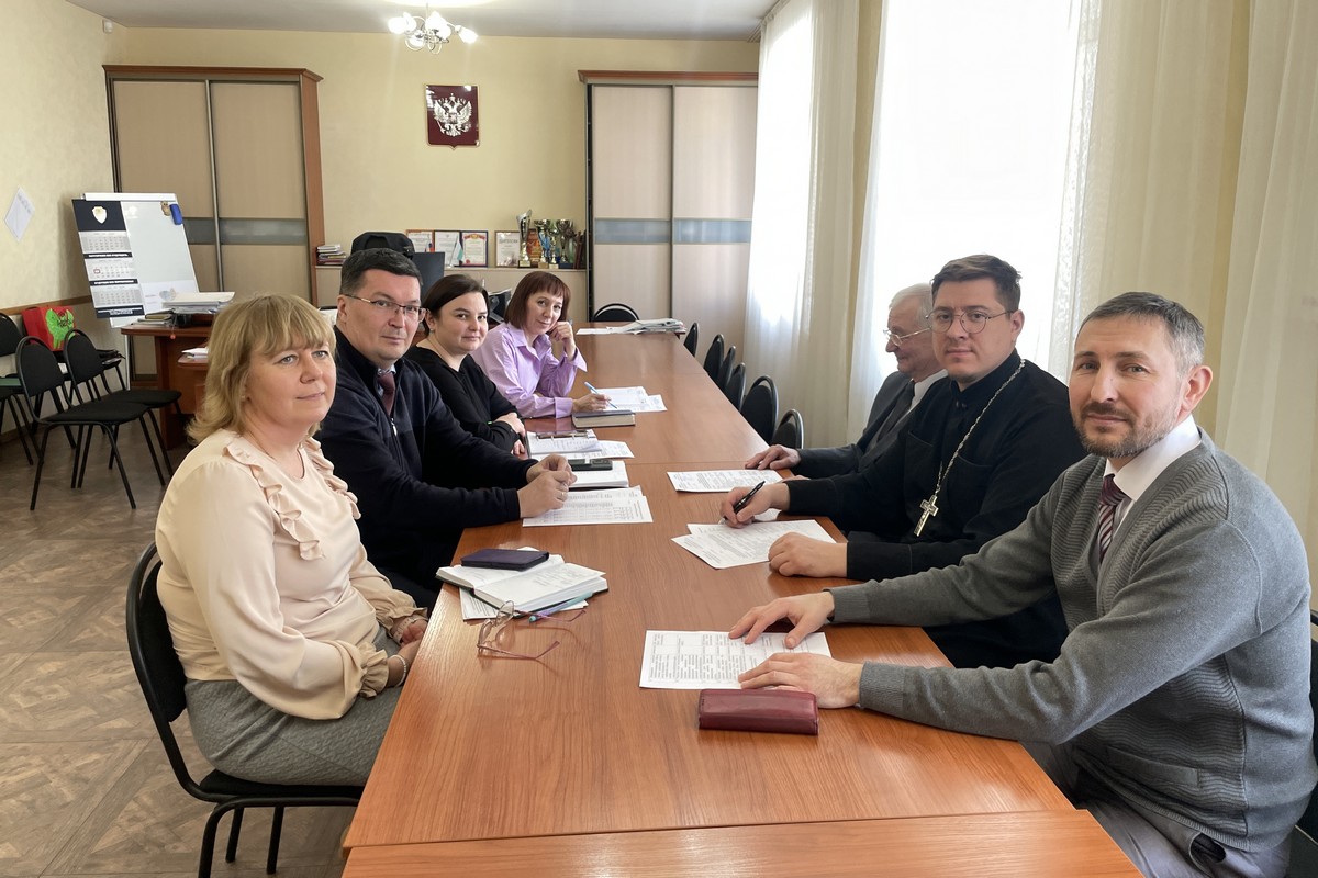 В Департаменте образования и науки Курганской области состоялась рабочая встреча по вопросам сотрудничества с Курганской епархией 