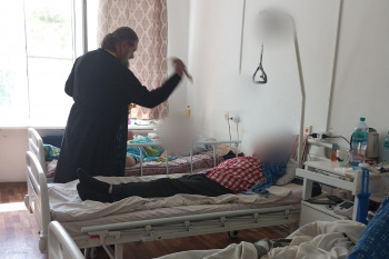 Священник в селе Садовом в Троицу посетил пациентов хосписа