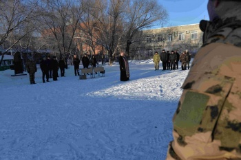 Курганский священник поблагодарил росгвардейцев за содействие и помолился за их здравие