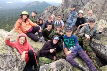 В Кургане священник-инструктор приглашает подростков в клуб «Воин»